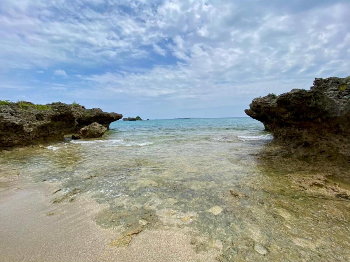 バーベキューもできる! 海と浜比嘉大橋を一望できる宿 Henza Buitenkant foto